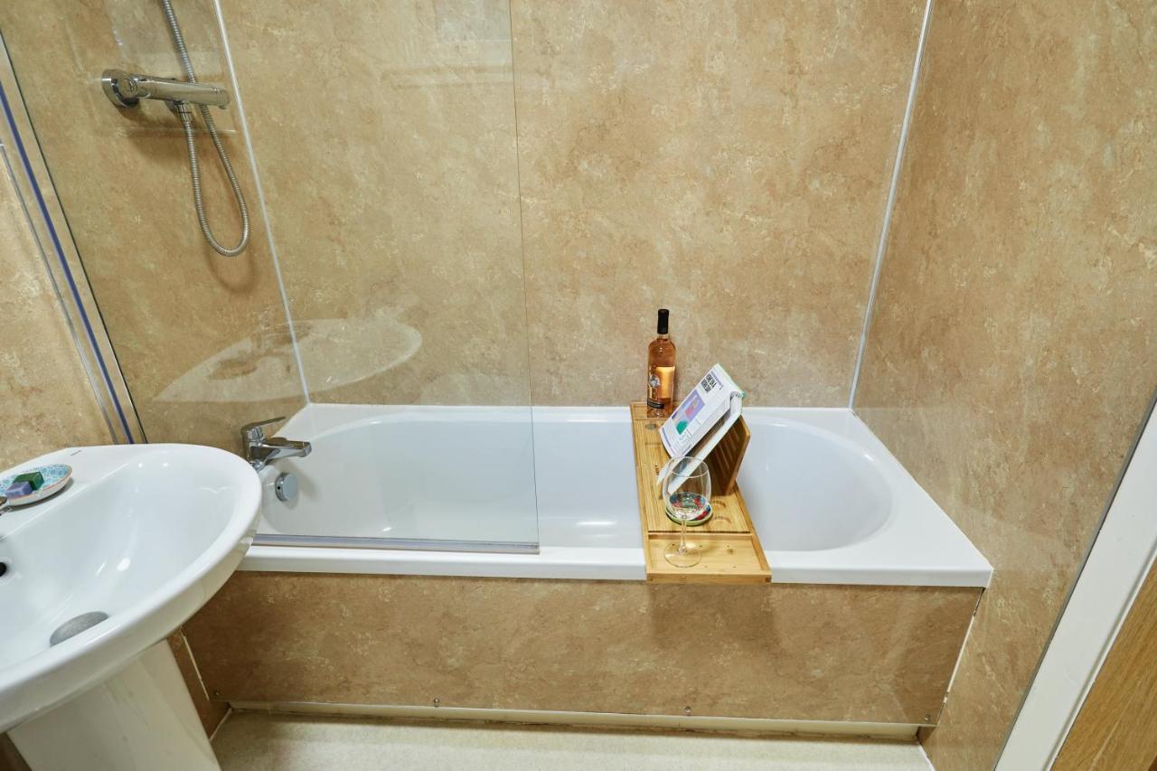 Etive, Beautiful Lochside Apartment With Balcony Fort William Exteriör bild
